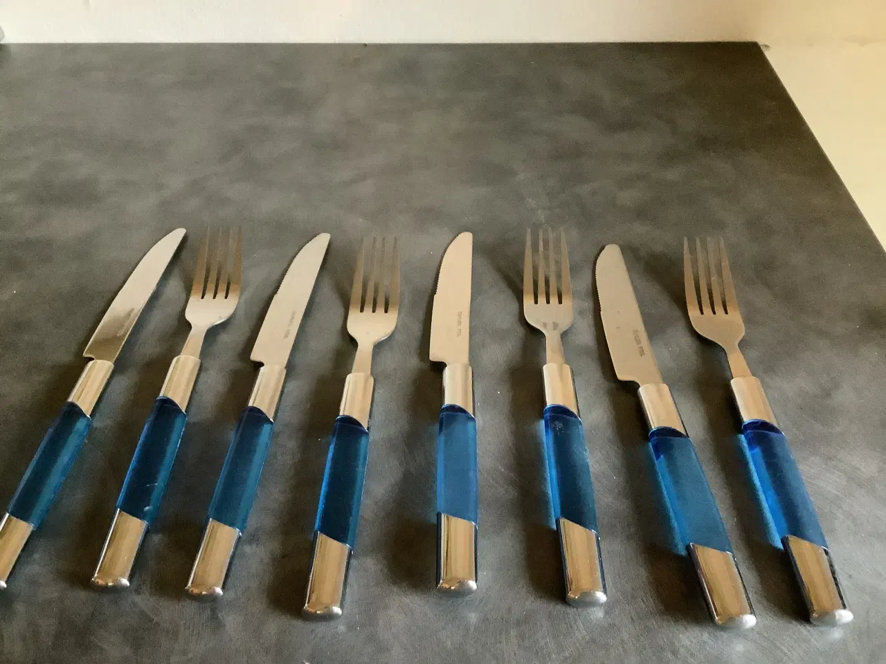 Billede 1 - Bestik sæt stål med blå håndtag 8 dele