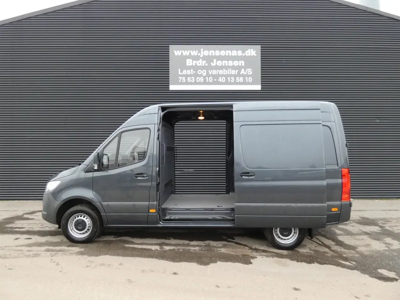 Billede 1 - Mercedes-Benz Sprinter 317 2,0 CDI A2 H2 RWD 9G-Tronic 170HK Van Aut.