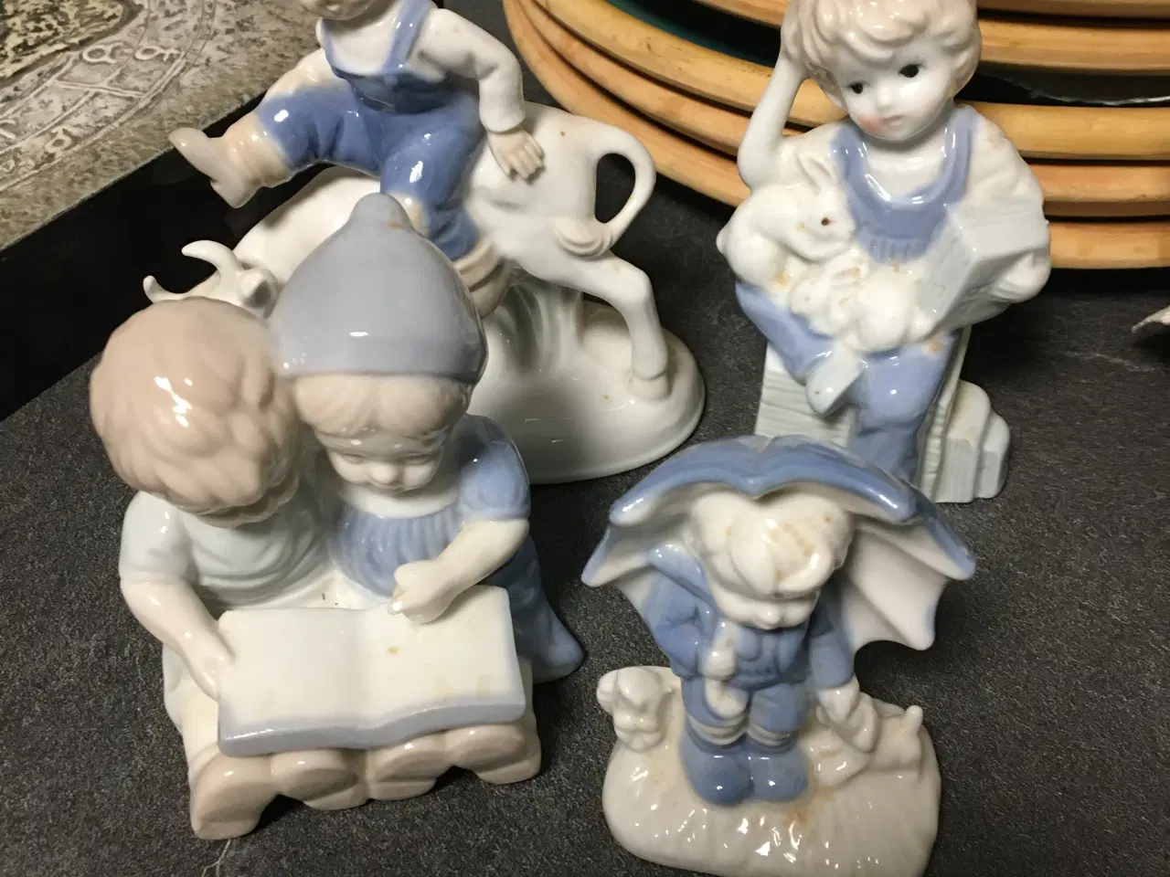 Billede 1 - 4 stk porcelænsfigura.