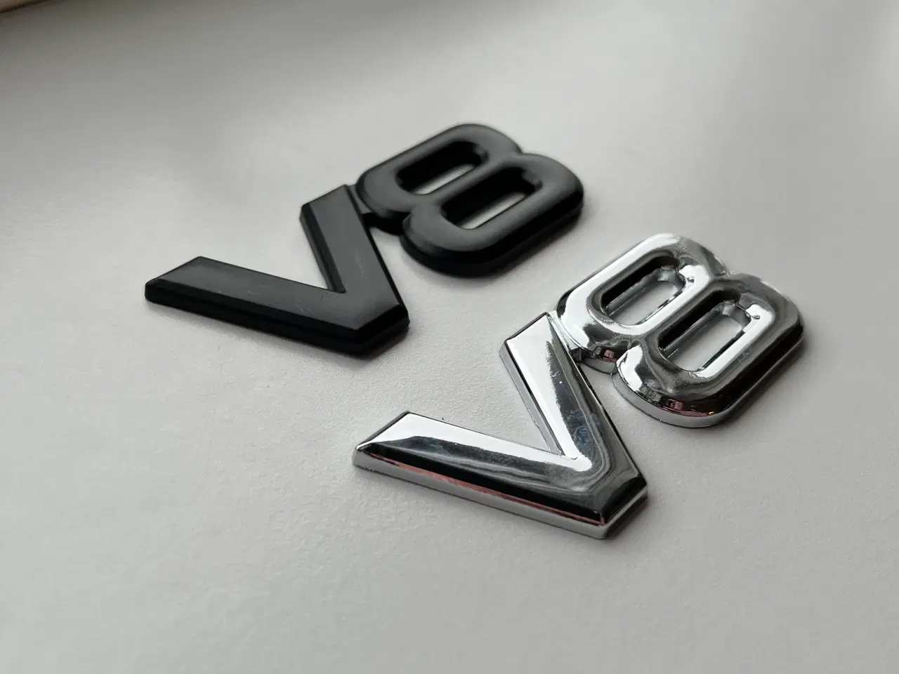 Billede 3 - V8 bil emblem