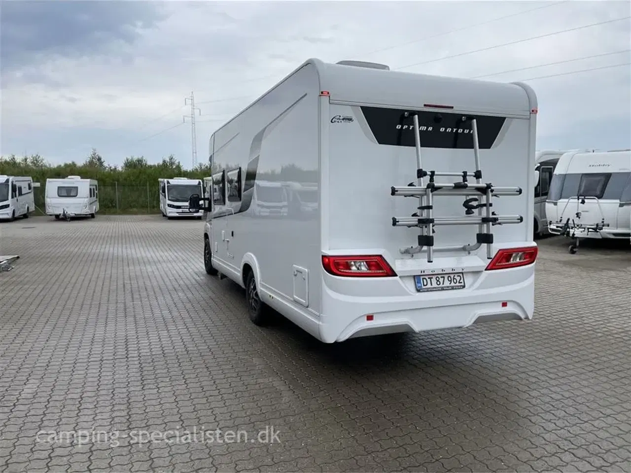 Billede 3 - 2023 - Hobby Optima On Tour T70 F   Så godt som ny – Hobby Optima On Tour T70 F fra 2023 – kan nu opleves hos Camping-Specialisten i Silkeborg