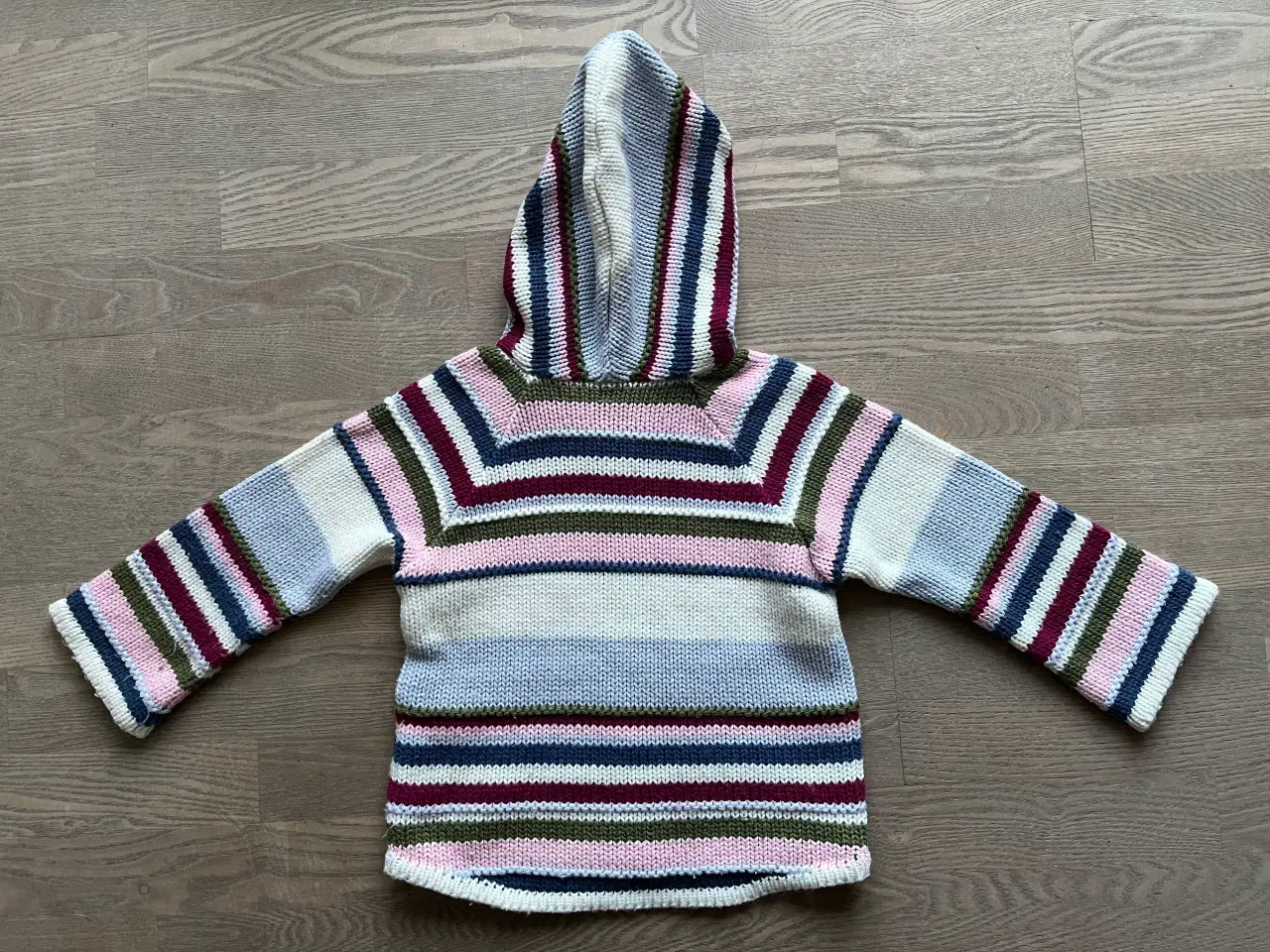 Billede 3 - H&M Disney stribet strik med Minnie i str. 104