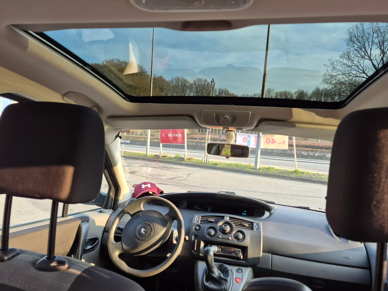 Billede 8 - Renault Scenic 1.6 16V – Perfekt familiebil til en