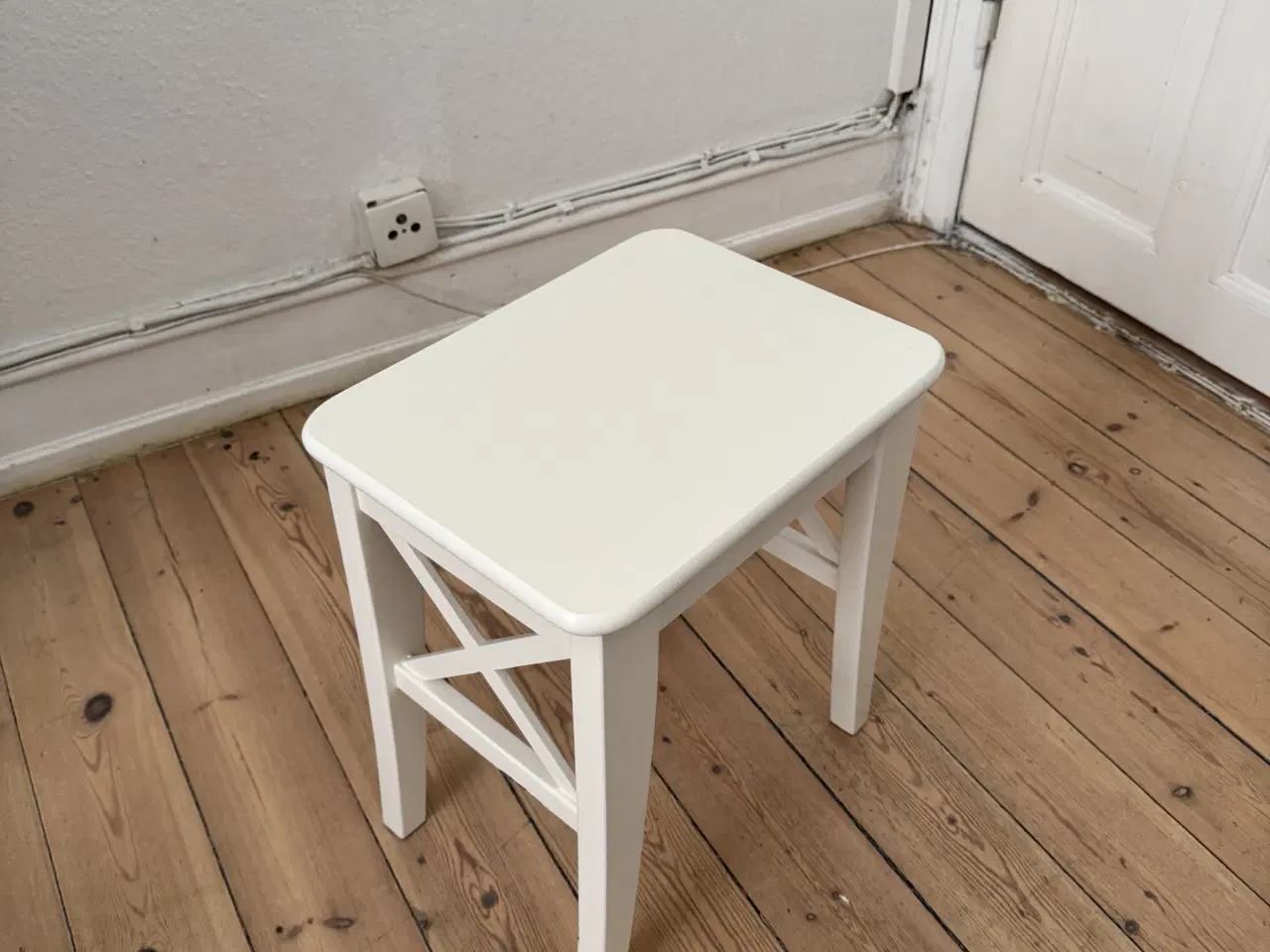 Billede 2 - Ikea ROSENTORP Taburet, hvid