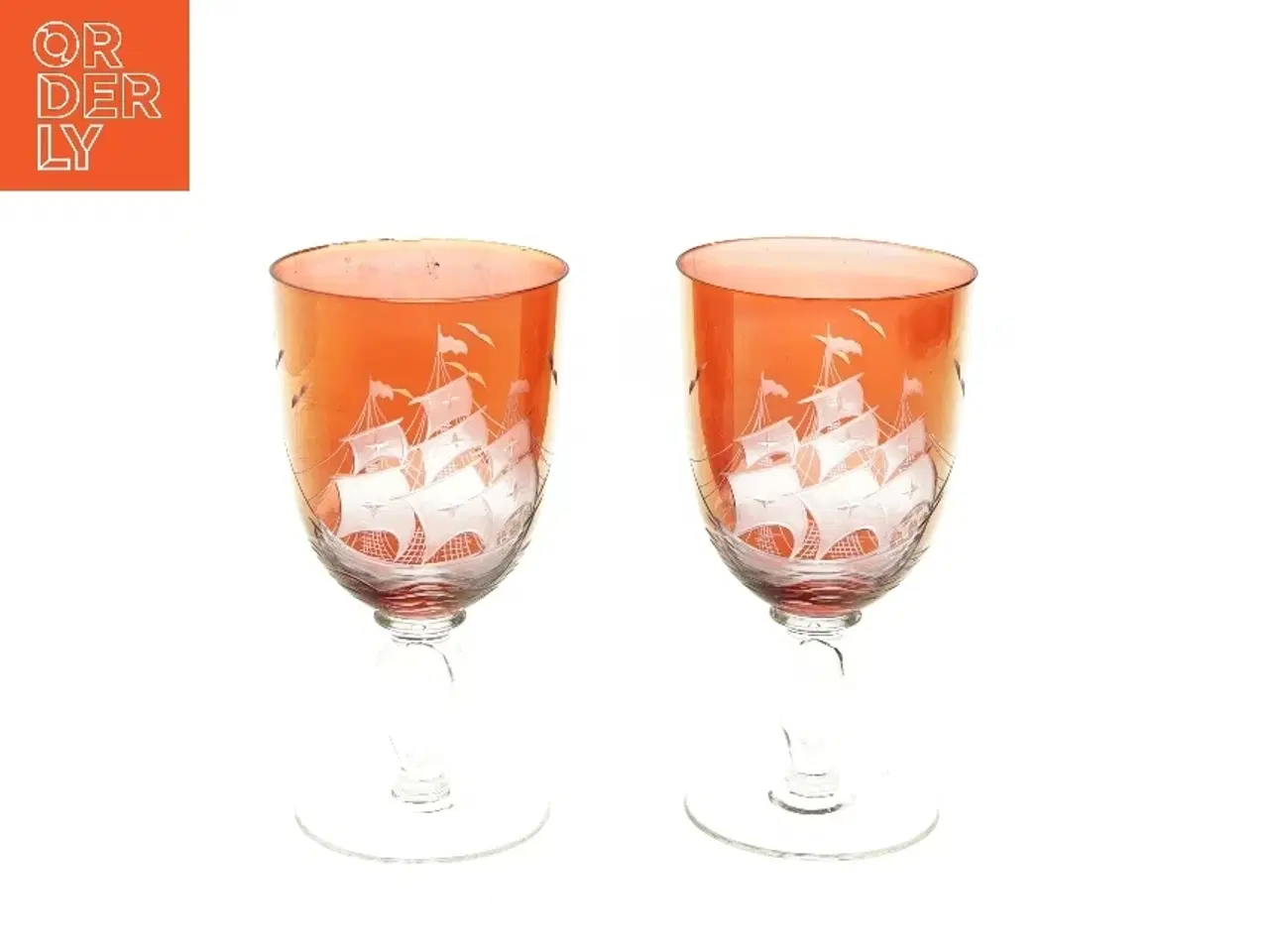 Billede 1 - Rødvinsglas med skibsmotiv (str. Ø 10 cm længde 18,5 cm)