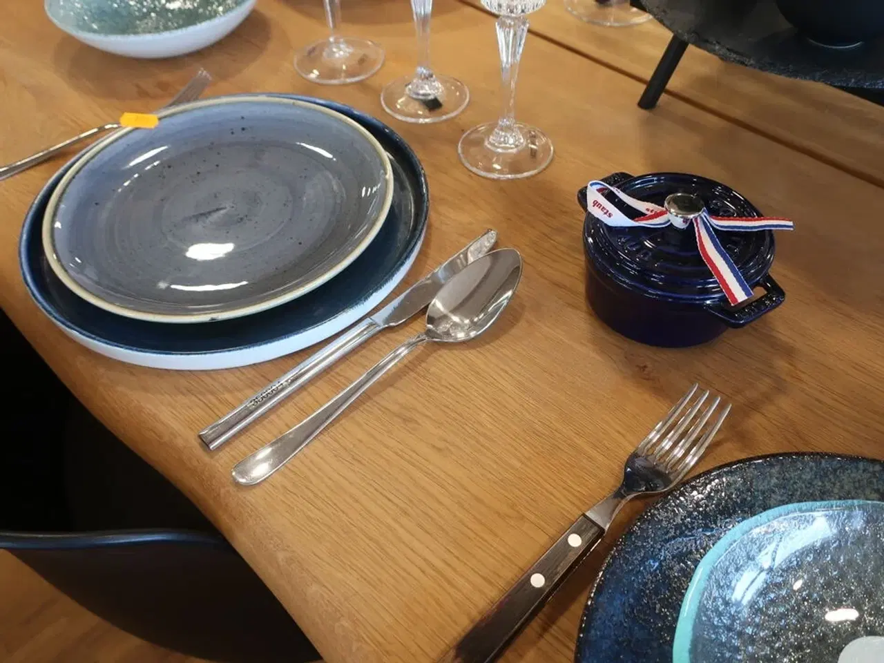 Billede 8 - Service m.v. på spisebord