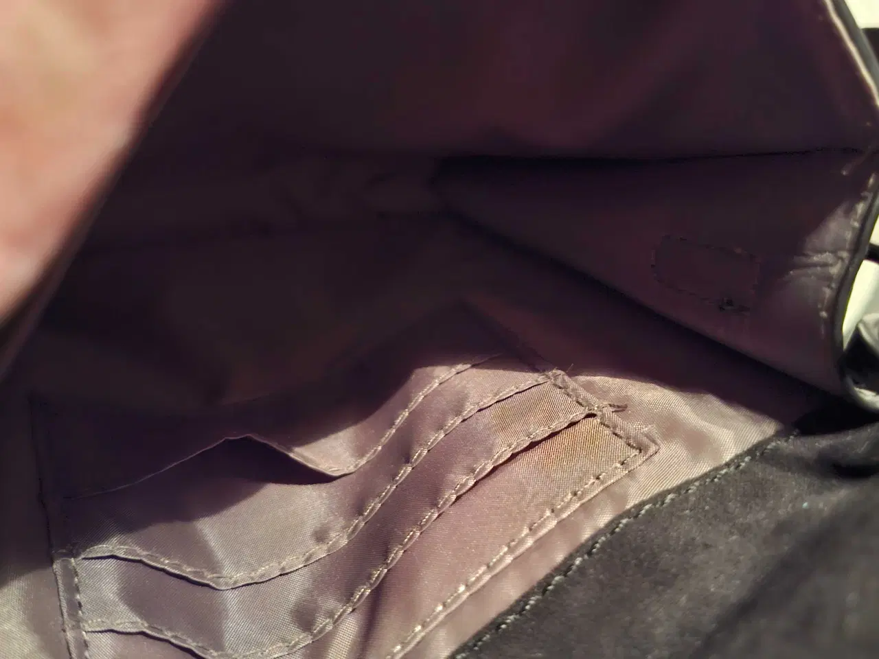 Billede 3 - Flot sort mindre skuldertaske