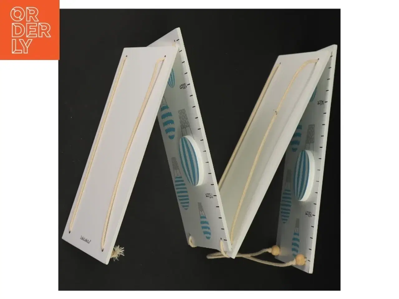 Billede 8 - Børne vækstmåler fra Jabadabado (str. Selve pladerne er 80 x 12 cm)