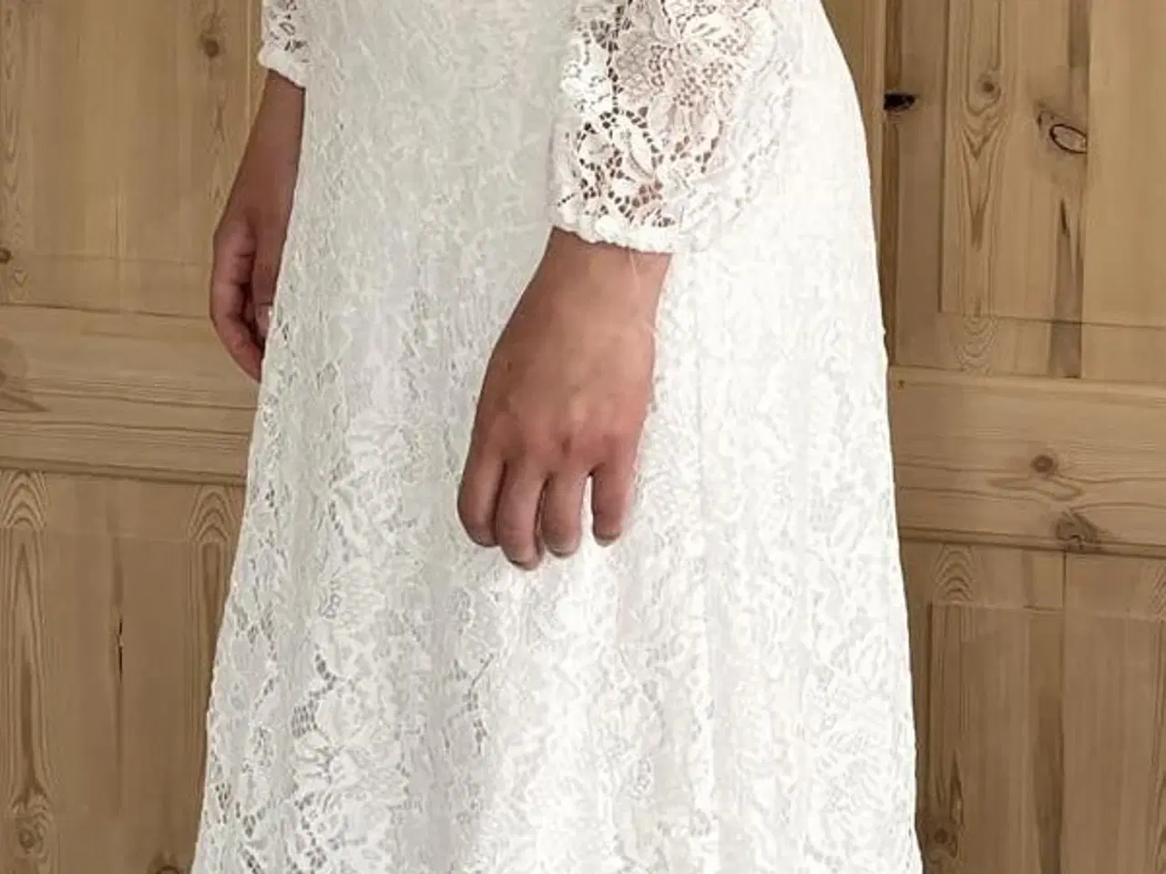 Billede 2 - Lilly brudekjole med blonder og lange ærmer