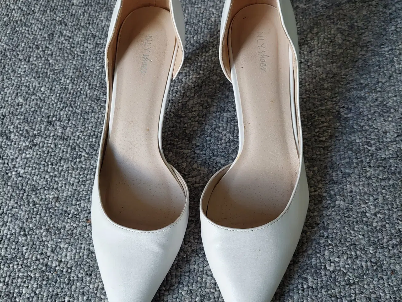 Billede 1 - hvid farve sko, str. 38