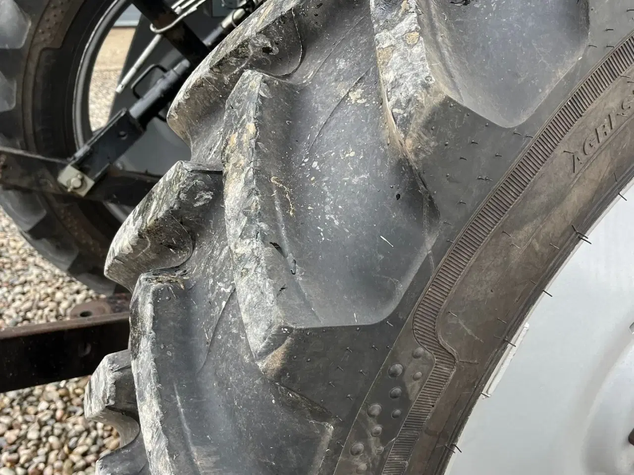 Billede 16 - Massey Ferguson 4255 Meget velholdt traktor med Quicke 640 frontlæsser