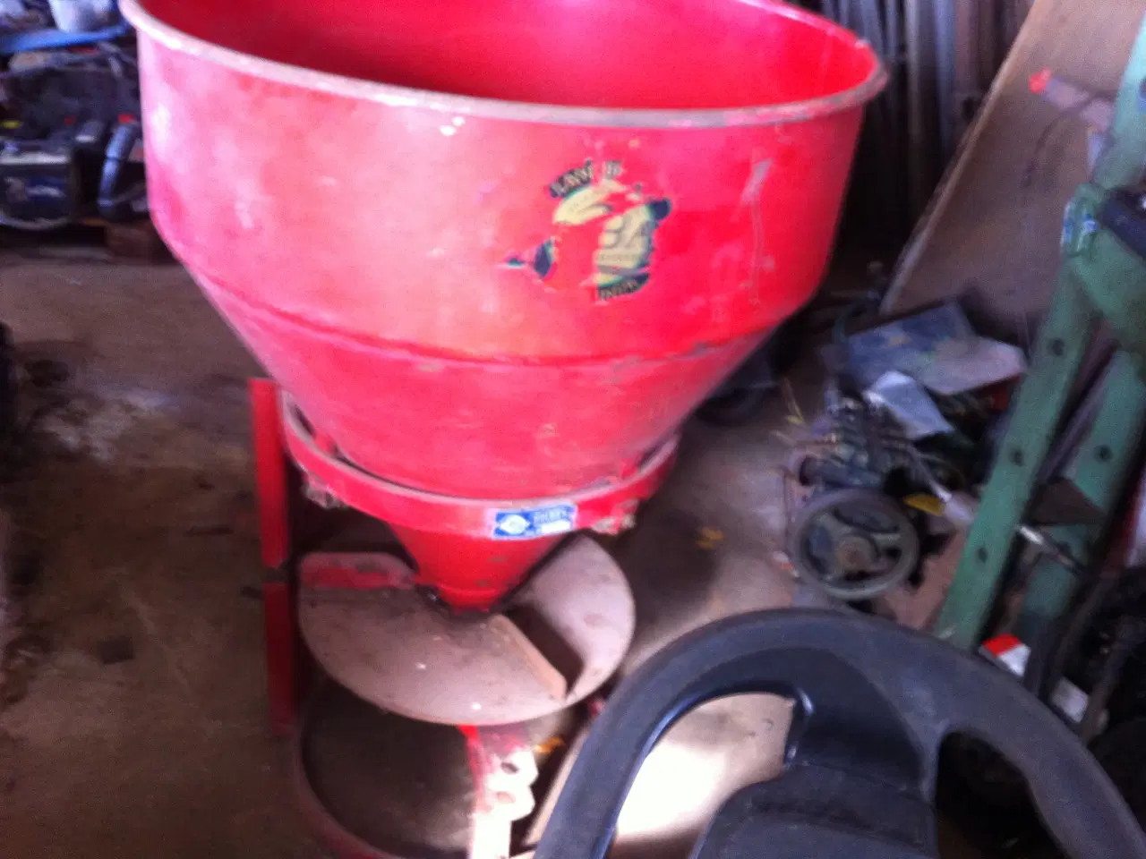 Billede 3 -  Sælges: Velholdt Gødningsspreder Fabrikat Holbæk