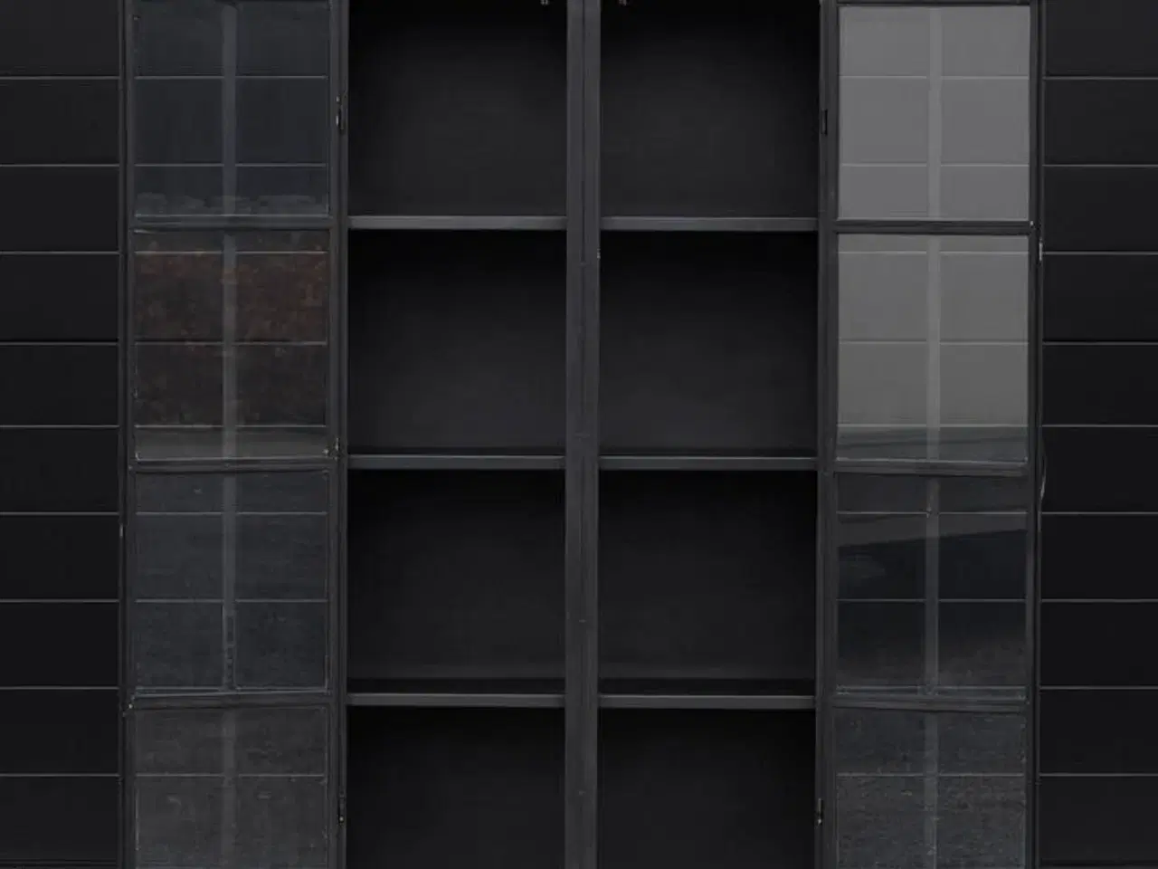 Billede 2 - Nyt Doom Dark vitrine skab