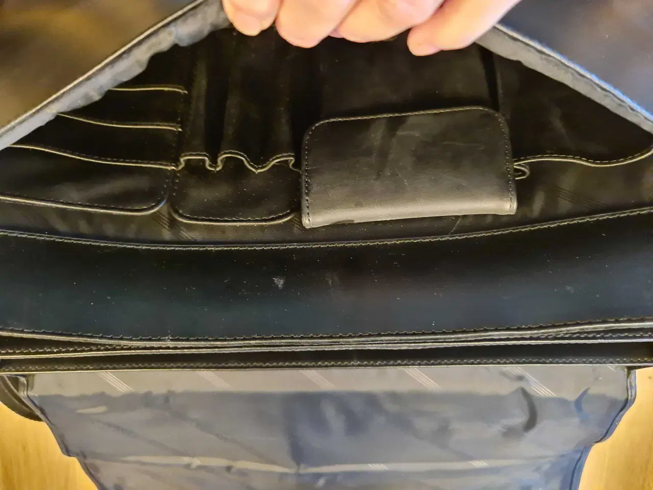 Billede 3 - Laptoptaske, sort som ny