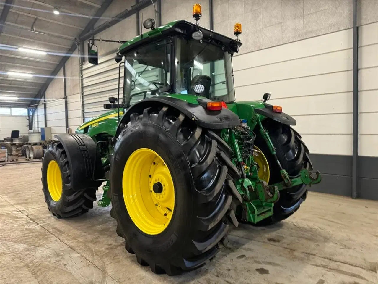 Billede 23 - John Deere 8530 Autopower Monteret med luft, frontlift og står på nye dæk.