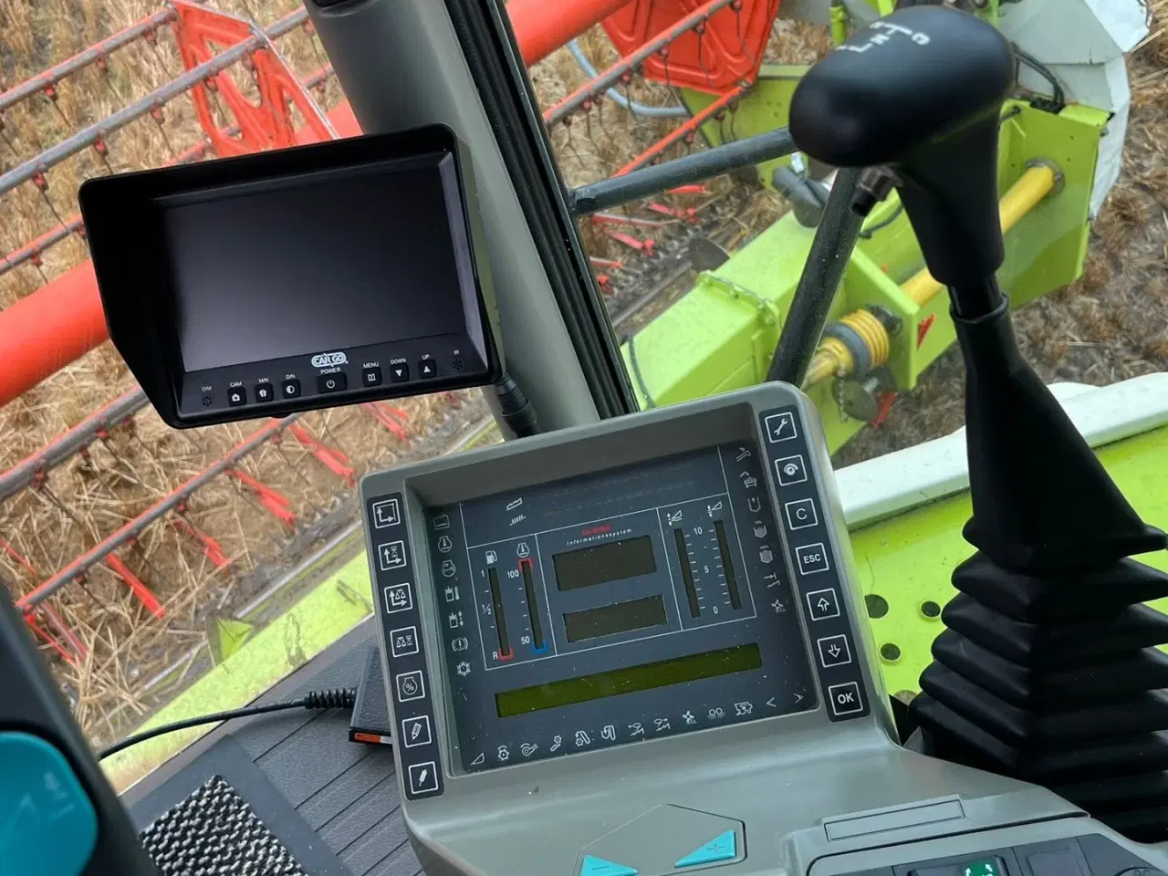 Billede 17 - CLAAS LEXION 420 Velholdt maskine med kun 1900timer og 600 Skærbord