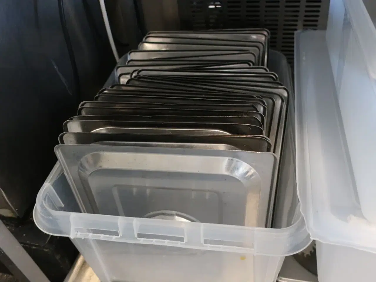 Billede 3 - Stålbord med kantiner