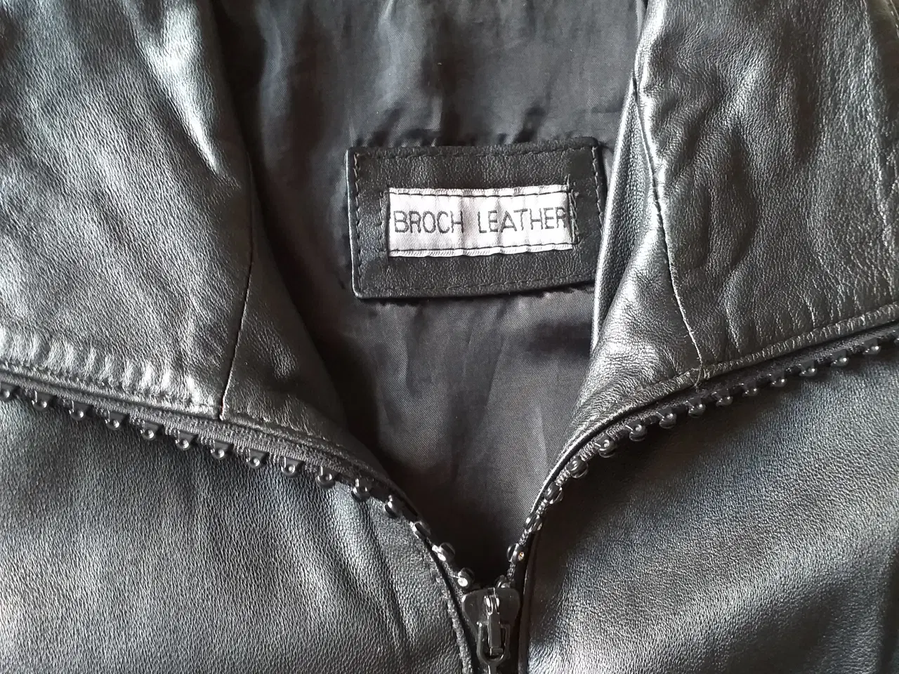 Billede 2 - BROCH Sort skind jakke Dame 