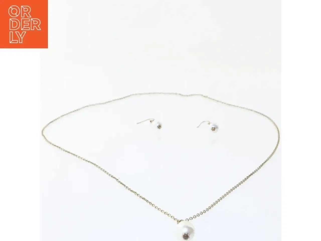 Billede 2 - Perlesmykke sæt med halskæde og øreringe (str. 80 cm)