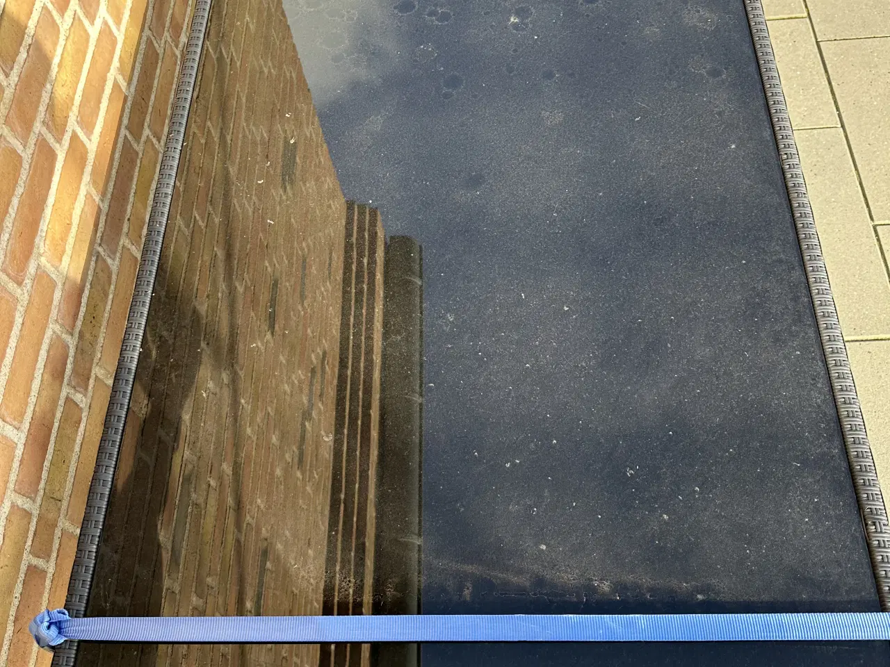 Billede 3 - Elegant havebord med glasplade – klar til nye ejer