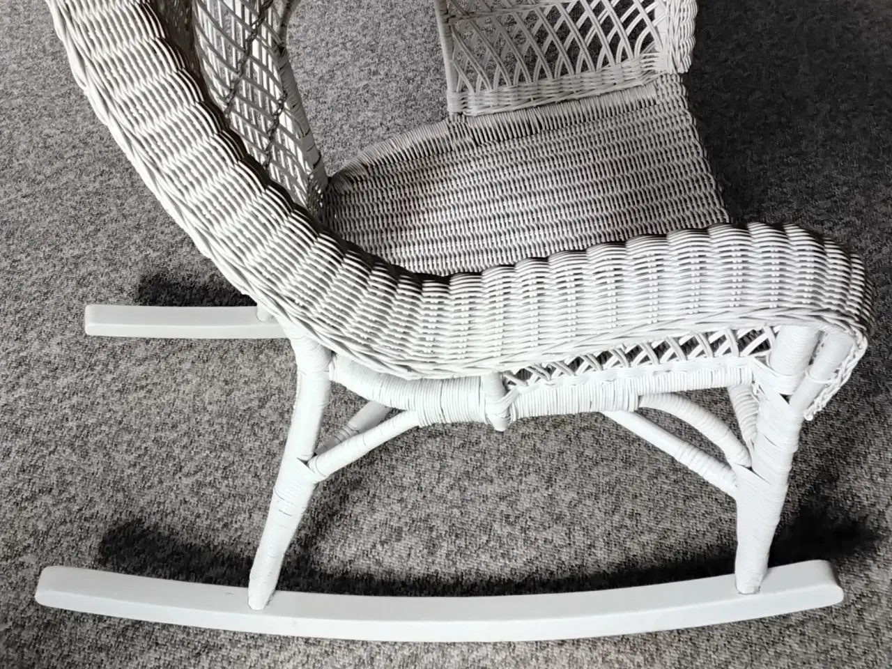 Billede 3 - Hvid vintage rattan gyngestol med smuk flet 