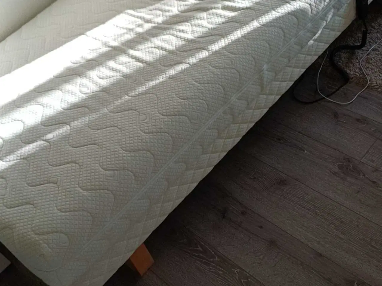 Billede 3 - HASTER! 1.stk elevationsseng