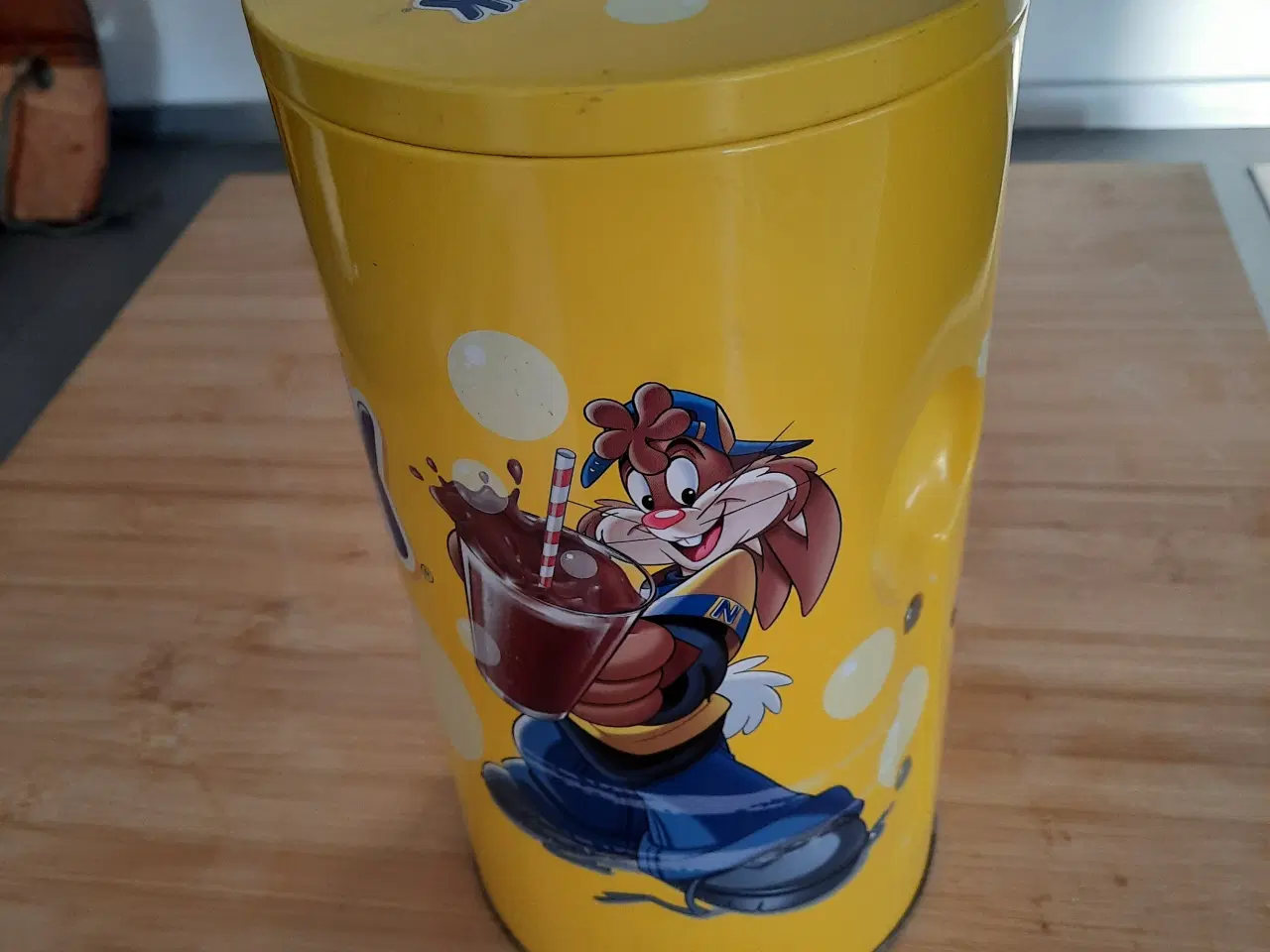 Billede 3 - Gul blikdåse fra Nestlé med sjovt motiv 