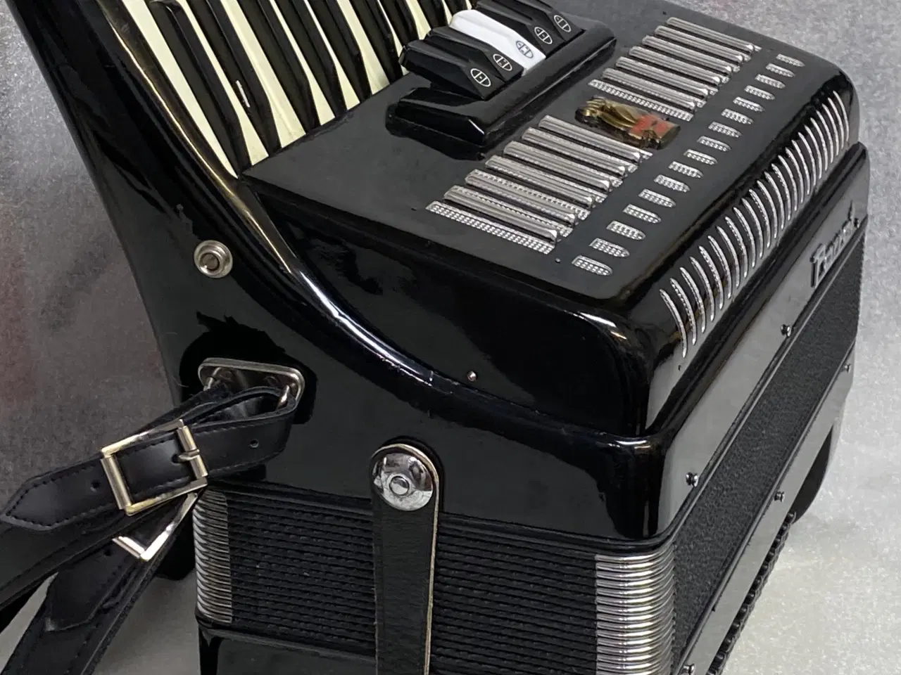 Billede 14 - Perrot harmonika sælges fra samling – nyserviceret