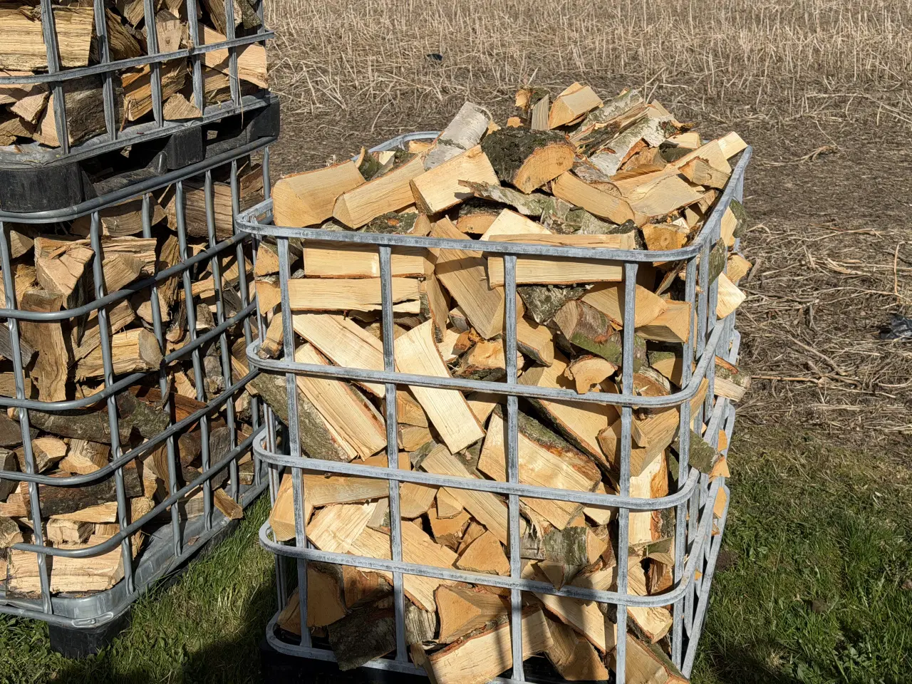 Billede 3 - Savet og kløvet I 25-30 cm stykker.