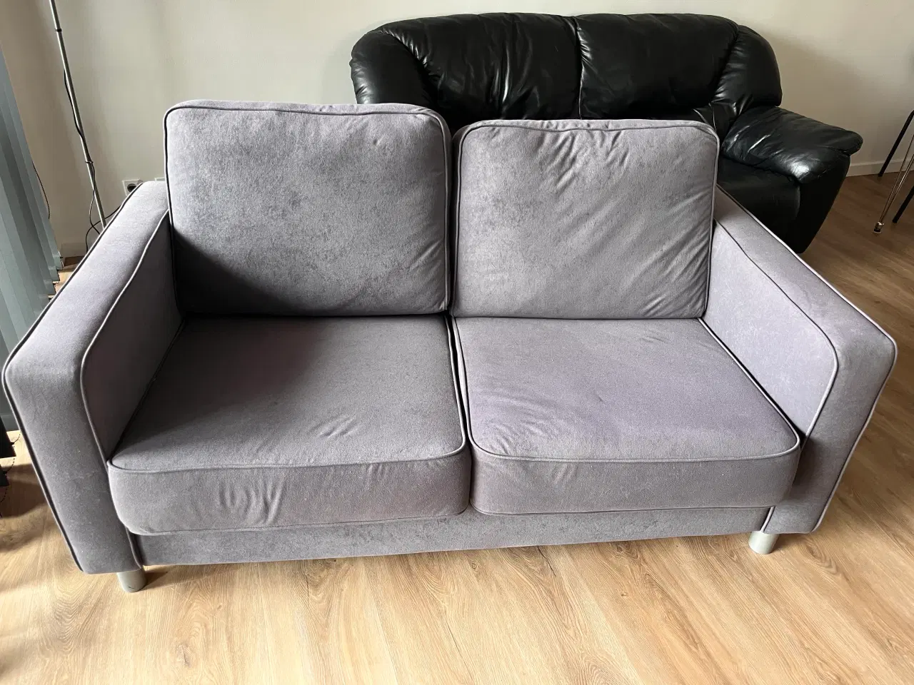 Billede 1 - Grå 2 personers sofa.