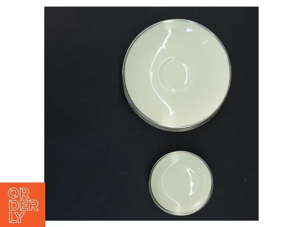 Billede 2 - Porcelænssæt med sølvkant fra b&g (str. Ø 14,5 og ø8,5 cm)