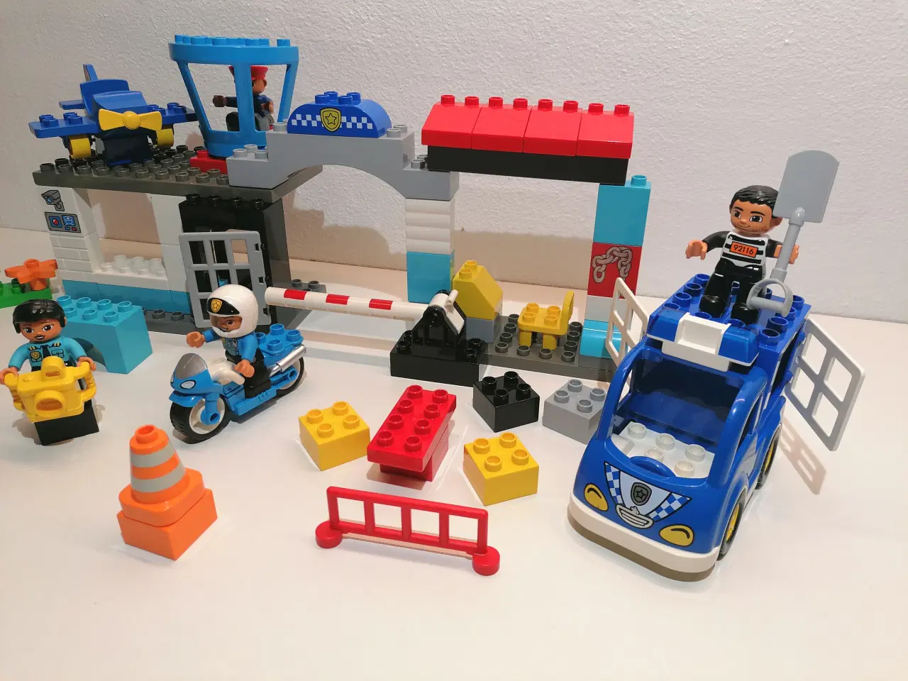 Billede 3 - Duplo Politi, Biler, Motorcykel, Mennesker