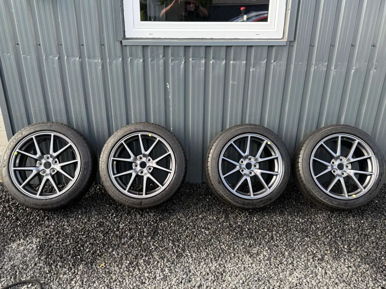 Billede 2 - Originale 18” Tesla Gemini fælge med sommerdæk