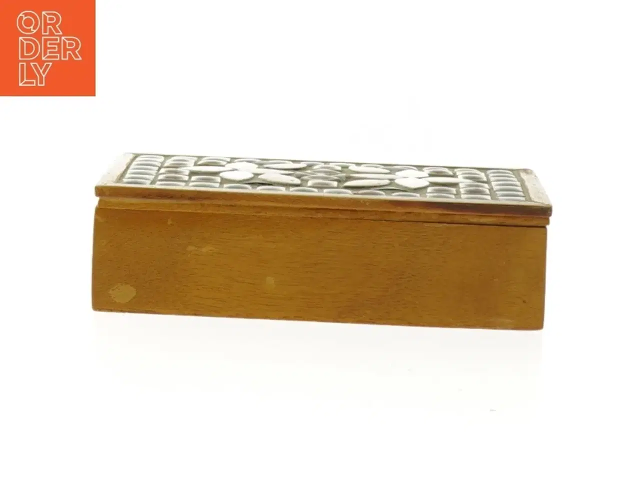 Billede 2 - Trææske med indgraveret skibsdesign fra Skandinavisk Tobakskompagni (str. 16x9 cm)