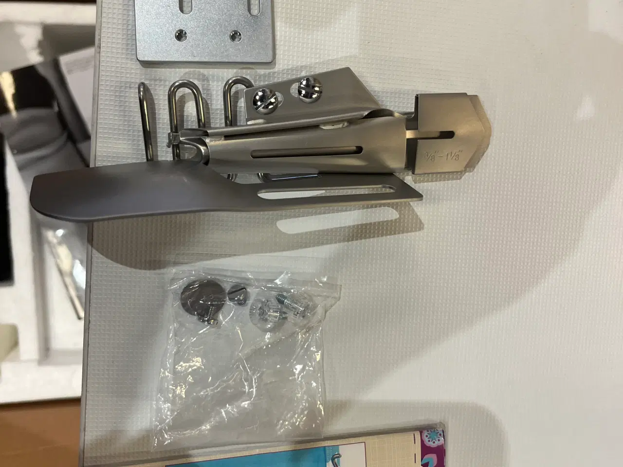 Billede 4 - Bernette 42 ( cover maskine , incl binder )