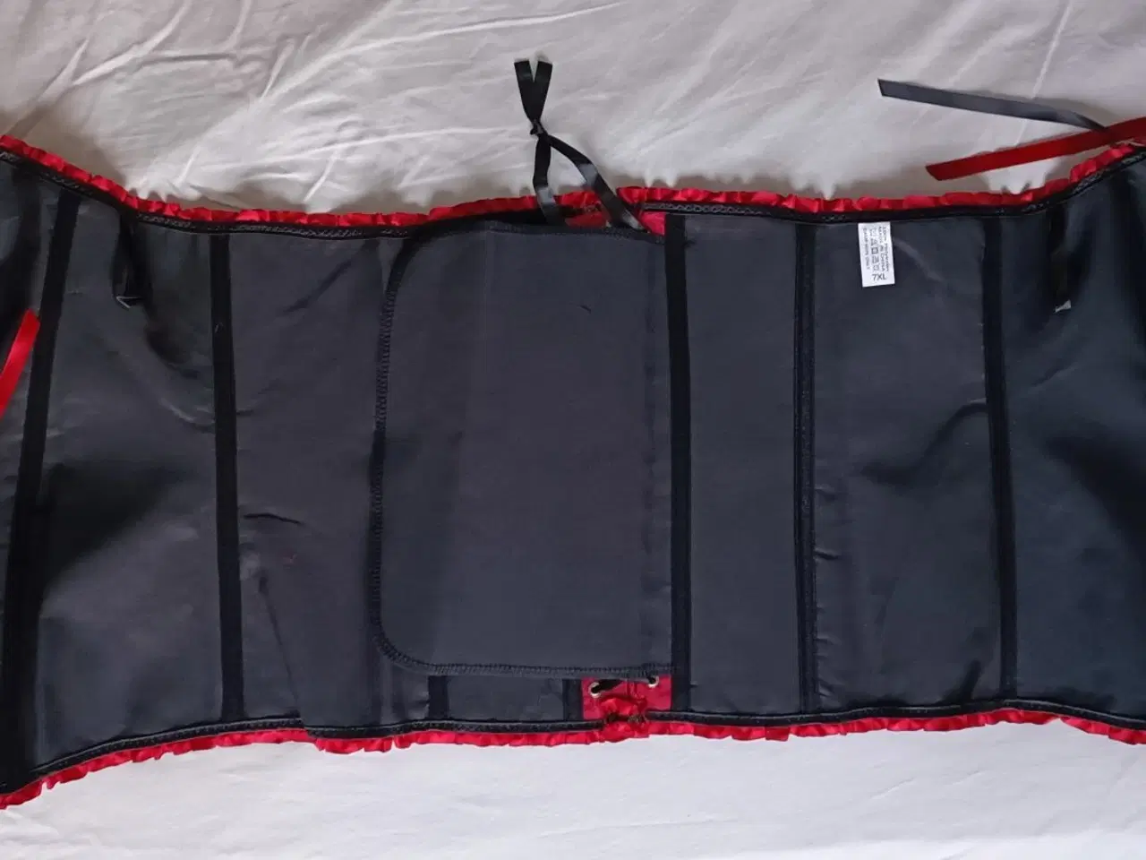 Billede 3 - Vinrødt brokade korset