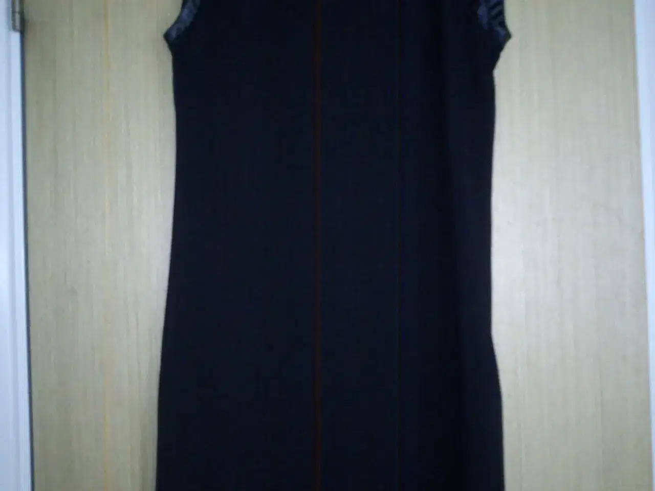 Billede 1 - sort kjole