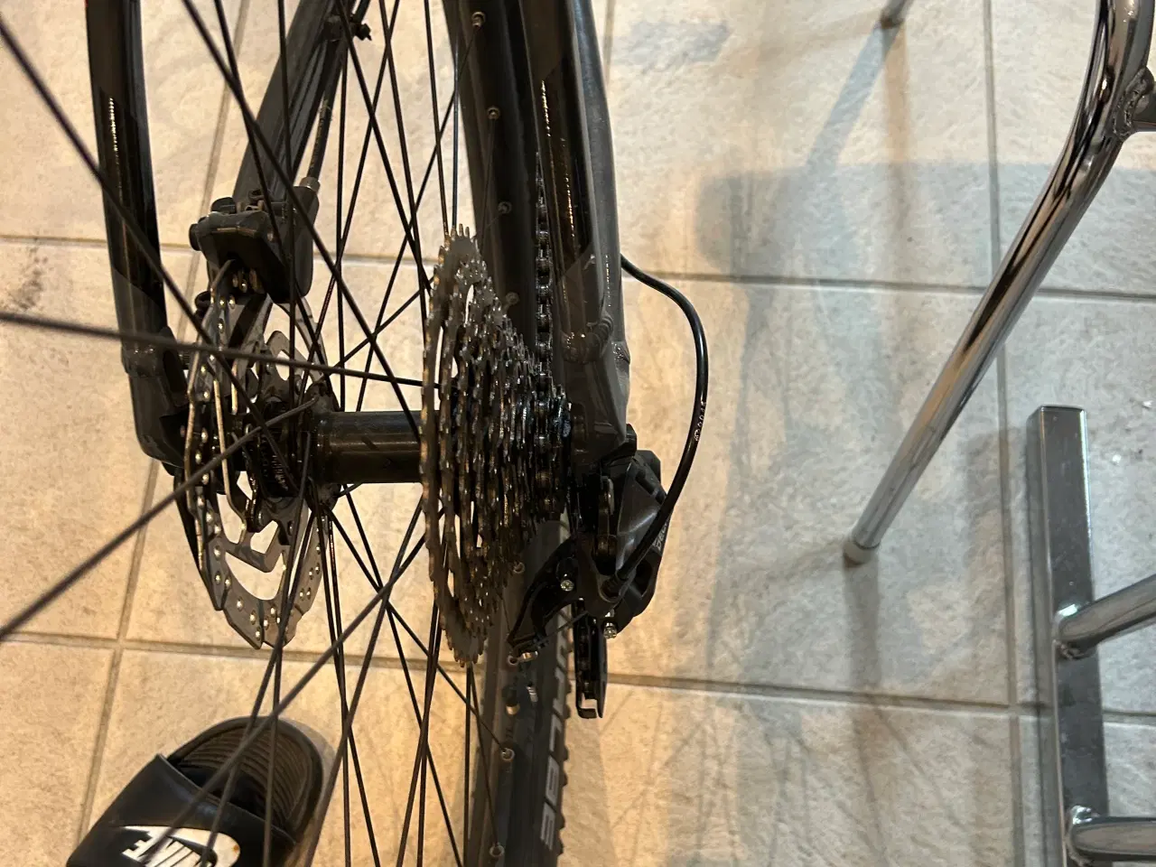 Billede 2 - MTB Cykel model Cube som ny