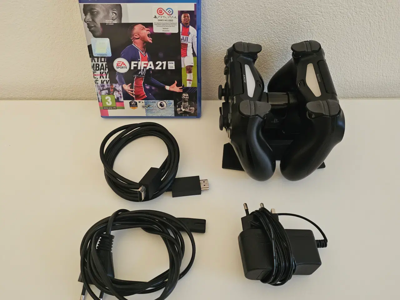 Billede 2 - PlayStation 4 500GB + FIFA 21 og 2 Controllers