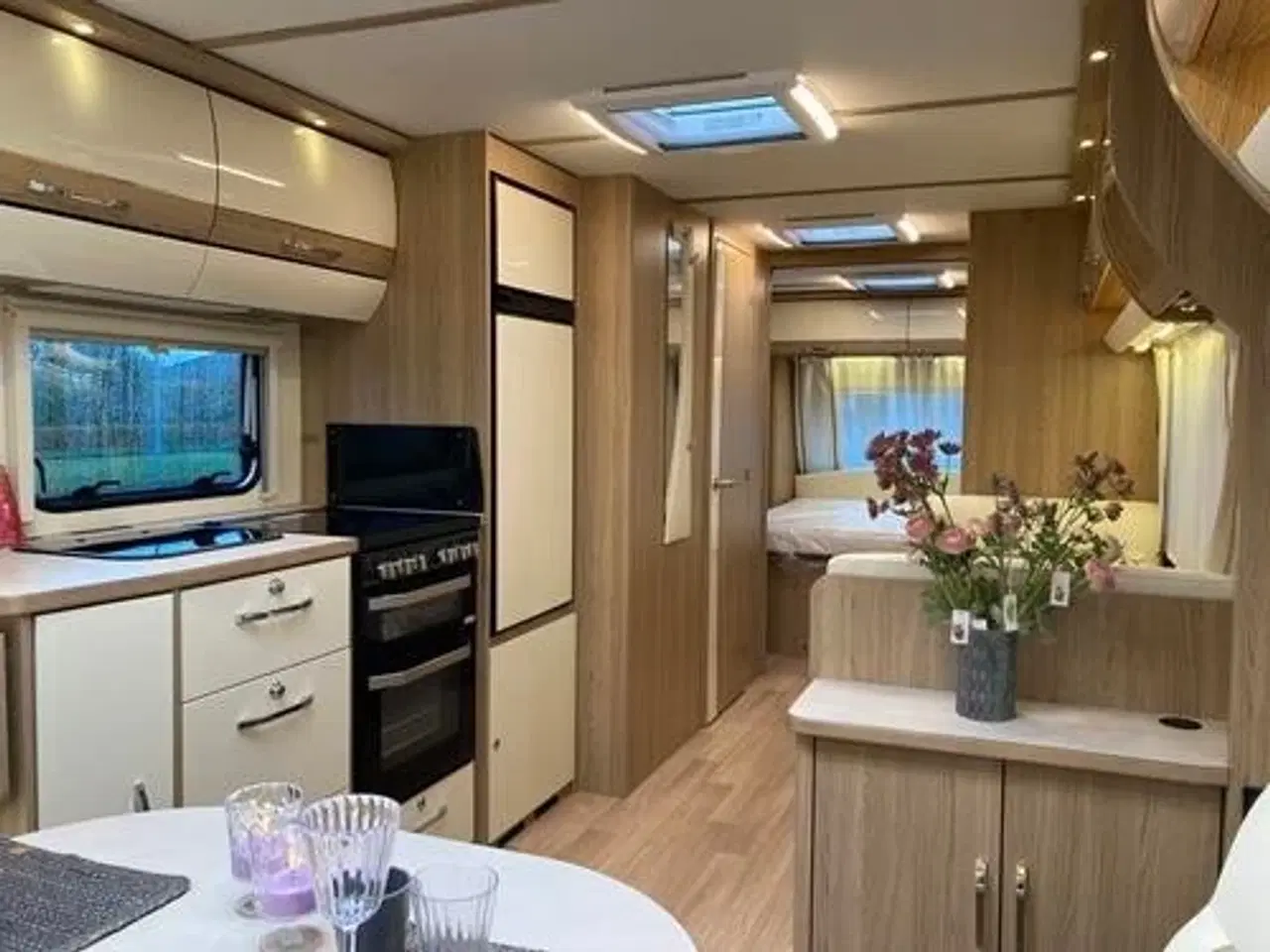 Billede 5 - LMC EXQUISITE VIP 695 D - TILBUD SPAR 29.995.- NU 433.100