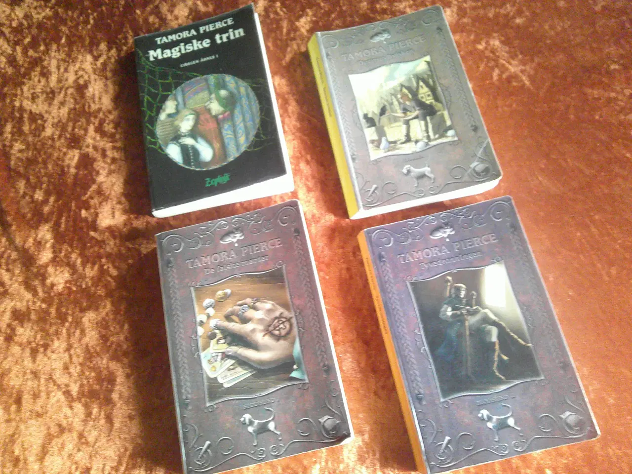 Billede 1 - Duernes hvisken m.fl., Tamora Pierce