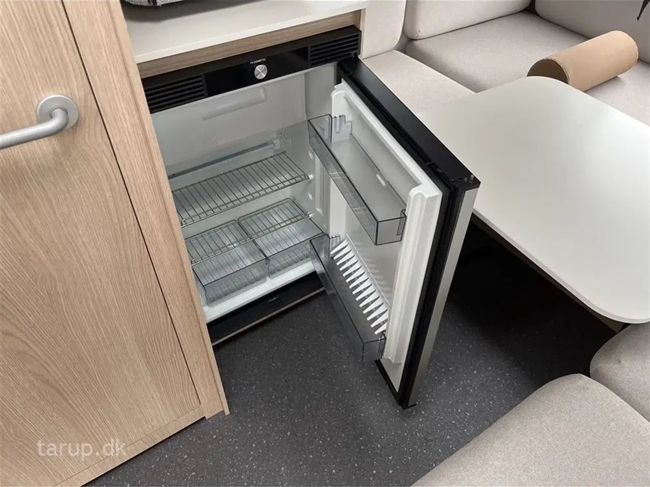 Billede 12 - 2025 - Adria Aviva Lite 300 LH   NYHED! Endesiddegruppe, stabilisator, stort opbevaringsrum i front, mulighed for at lave en lille køje
