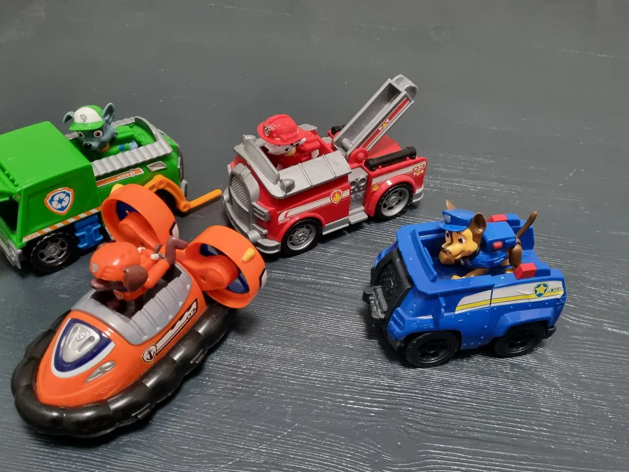 Billede 4 - Paw Patrol hovedkvarter med 4 figurer og biler