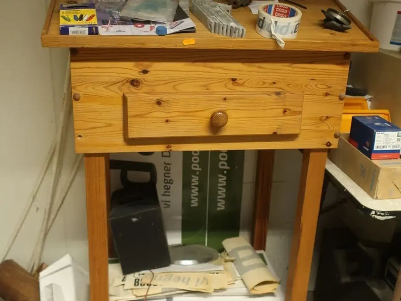 Billede 2 - Pult og bord inkl. værktøj m.v. (se billeder)