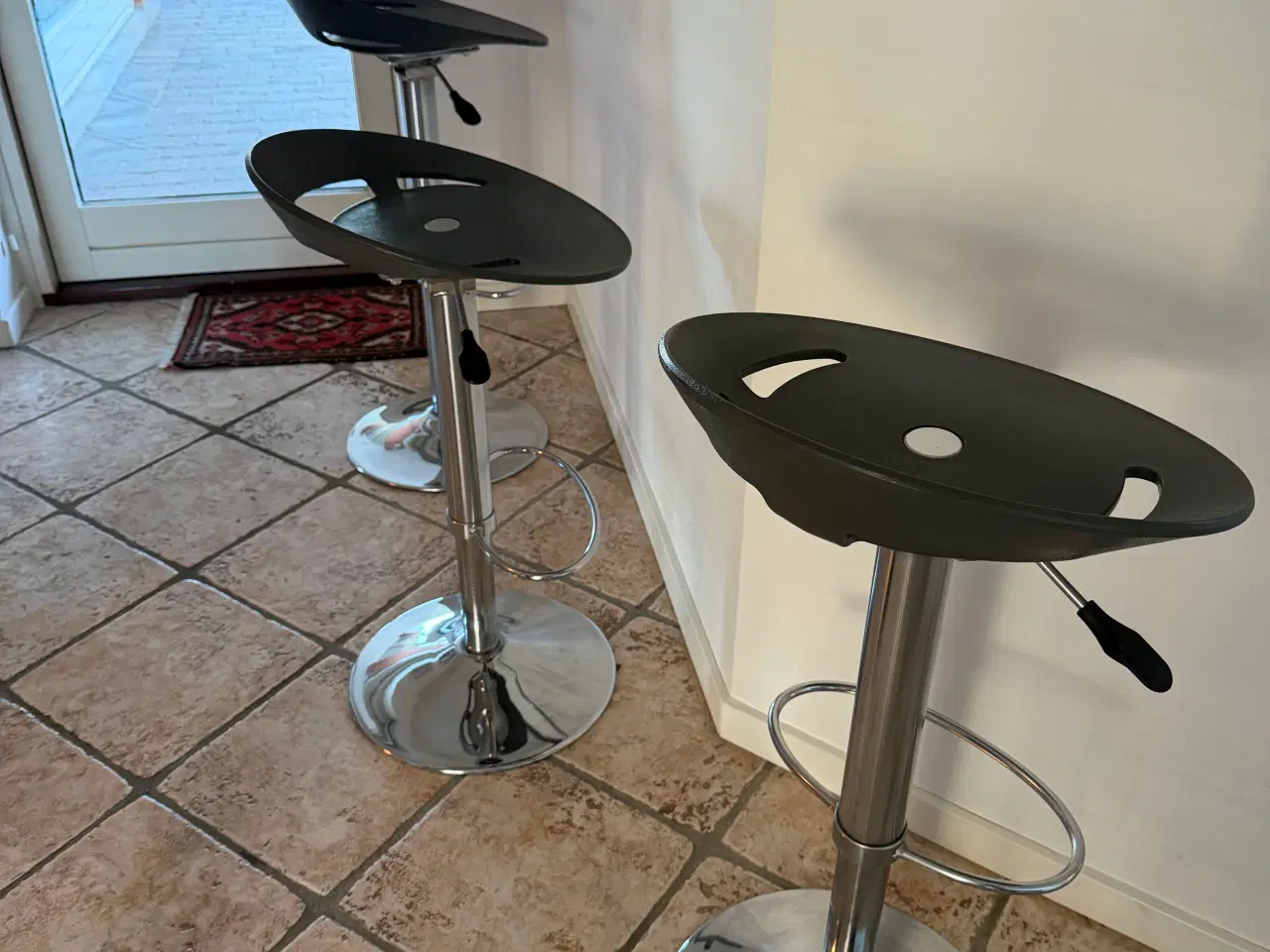 Billede 2 - Kontormøbler gives væk