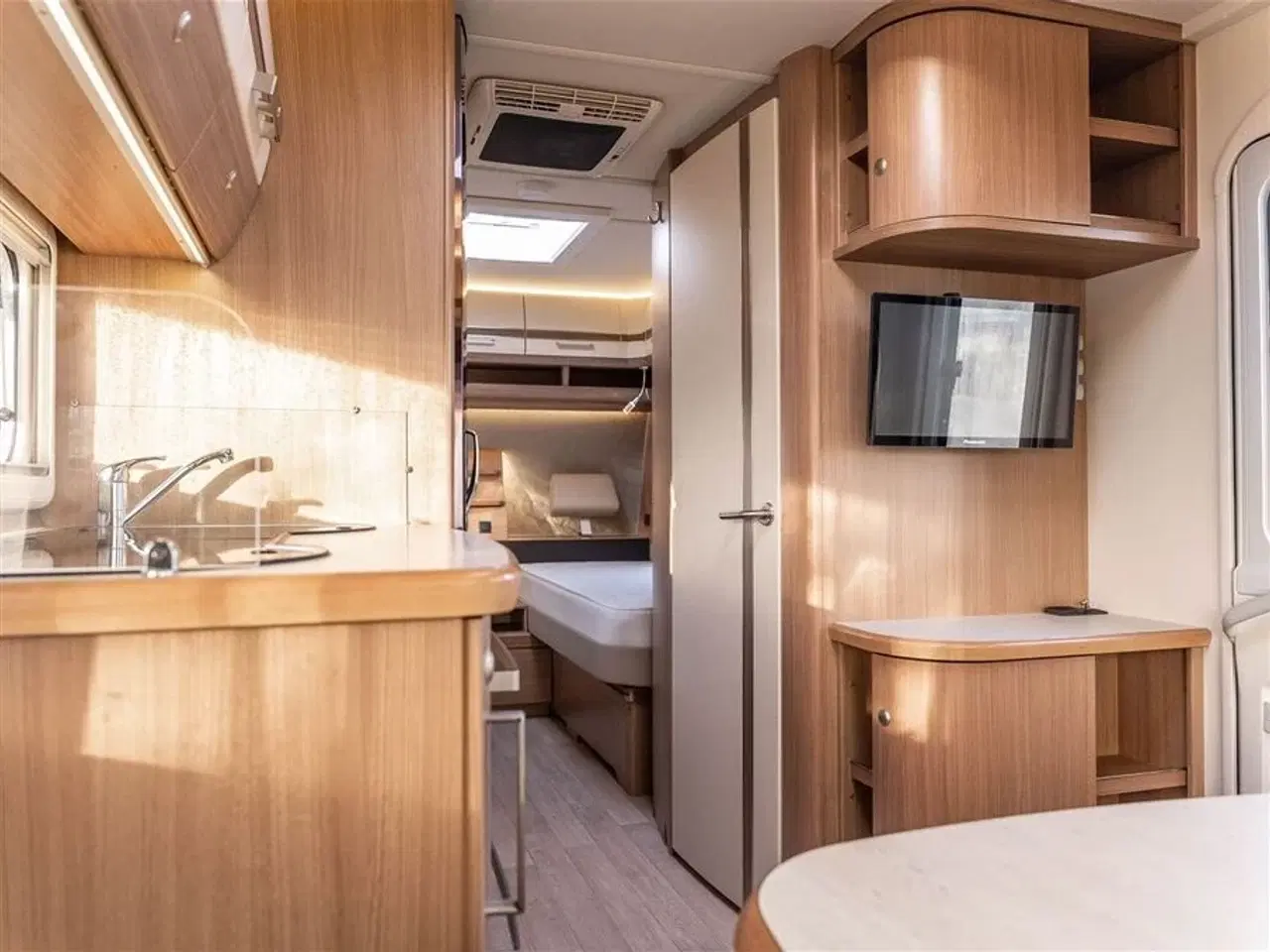 Billede 4 - 2016 - Fendt Bianco Selection 515 SG Rummelig kvalitetsvogn med enkeltsenge