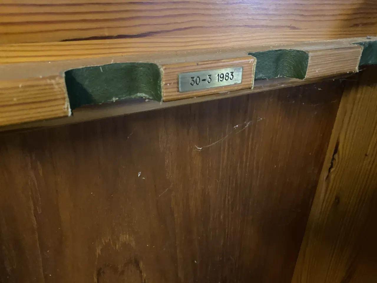 Billede 3 - Våbenskab i træ