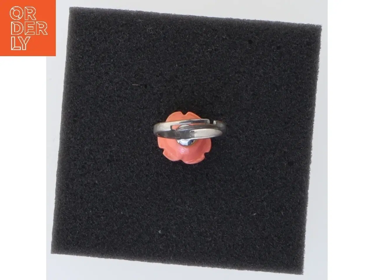 Billede 4 - Ring med rosenformet vedhæng (str. 51)