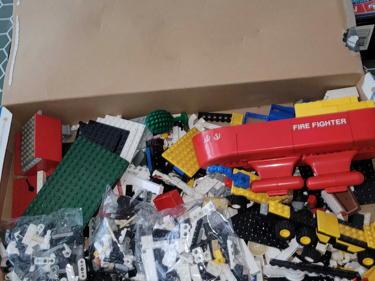 Billede 2 - 2 kasse bla lego 550kr