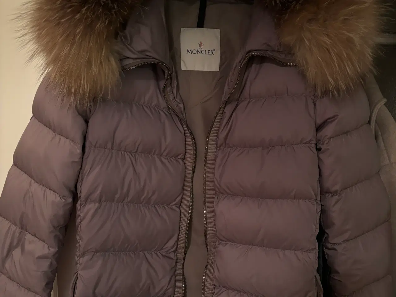 Billede 3 - moncler jakke. Str XS (lille i størrelsen) 